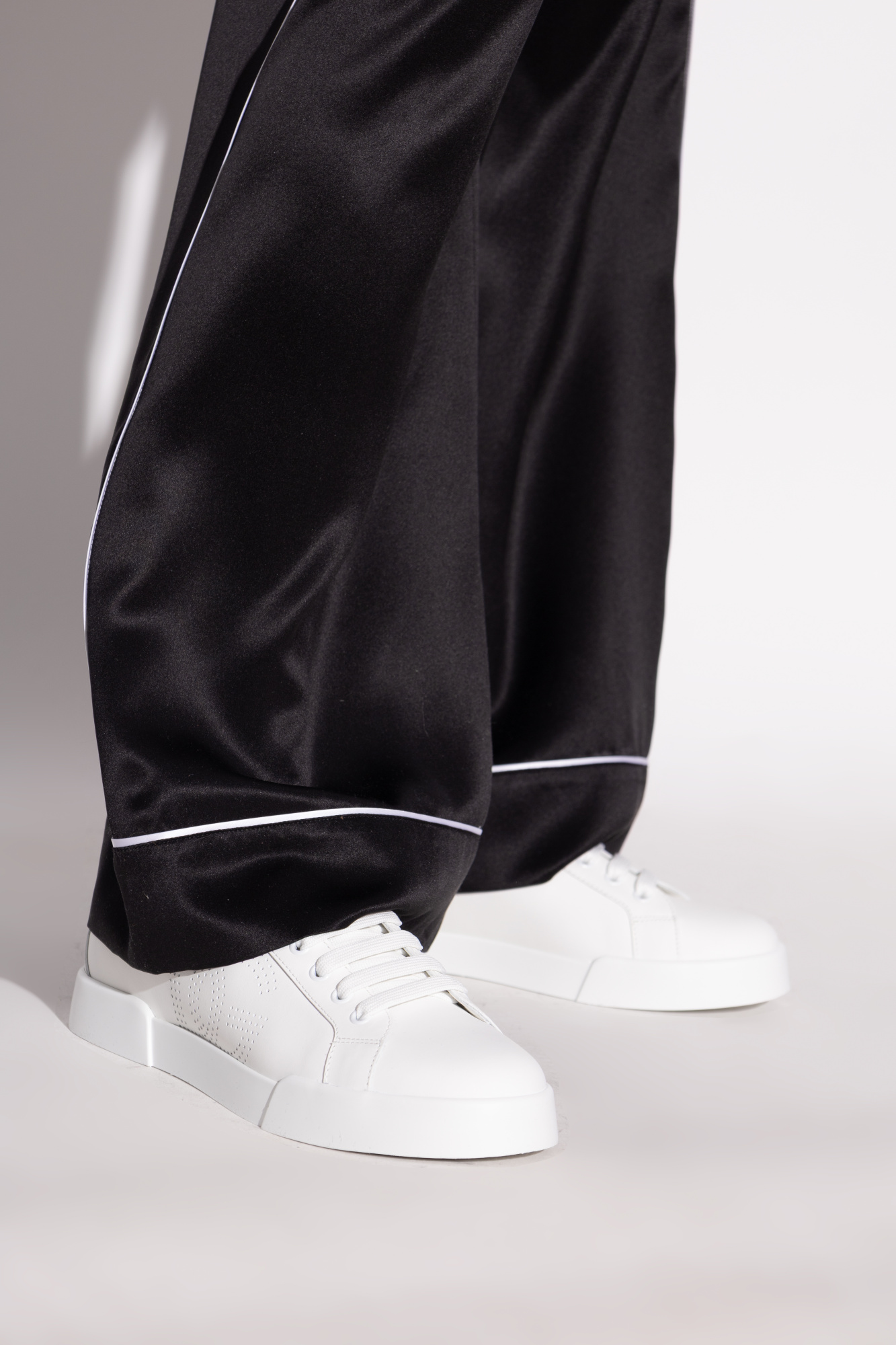 スニーカー Dolce & Gabbana 'Portofino' sneakers (CK2324AV066 89642) Portofino low-top leather sneakers with lateral monogram